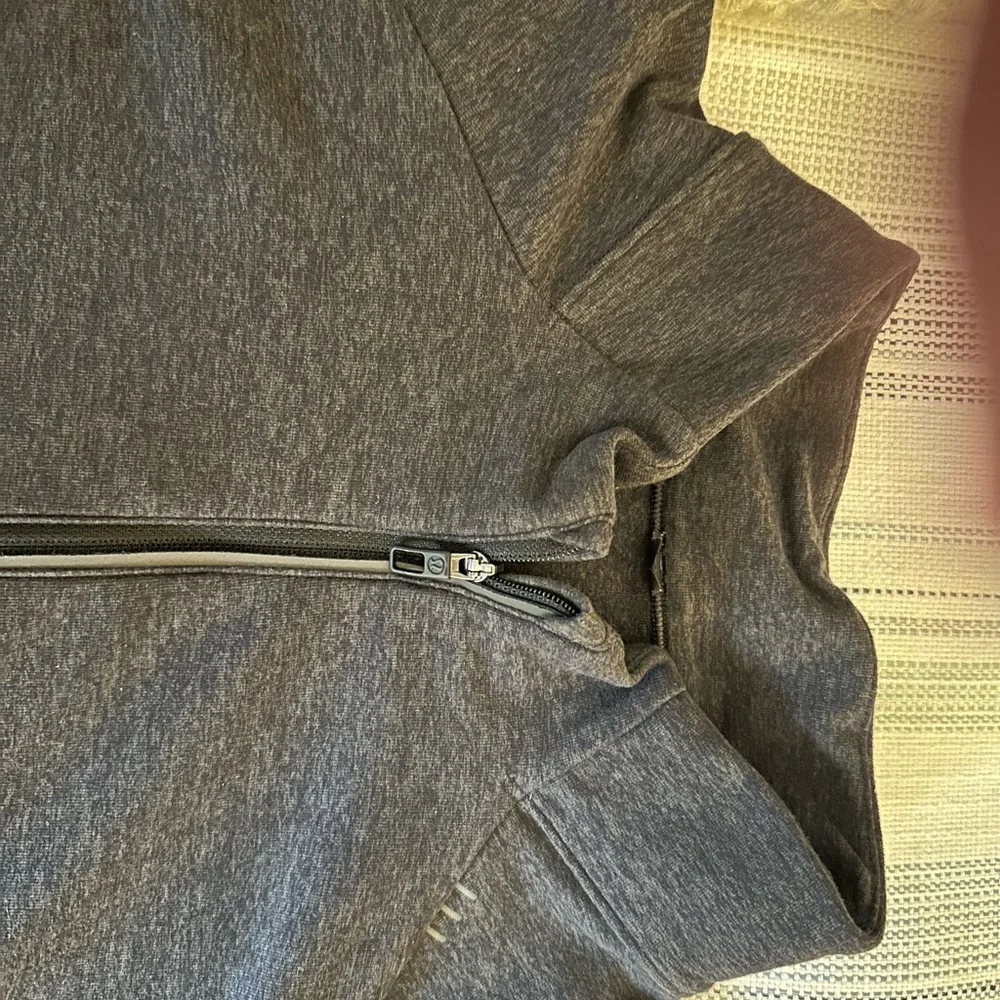 Men’s Lulu Quarter Zip-size L but tags removed -like new condition - Picture 4 of 9